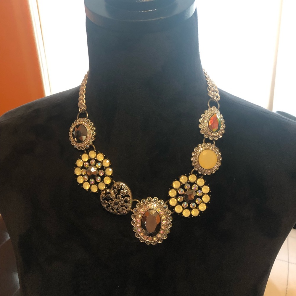 NWT Betsey Johnson chainlink statement necklace